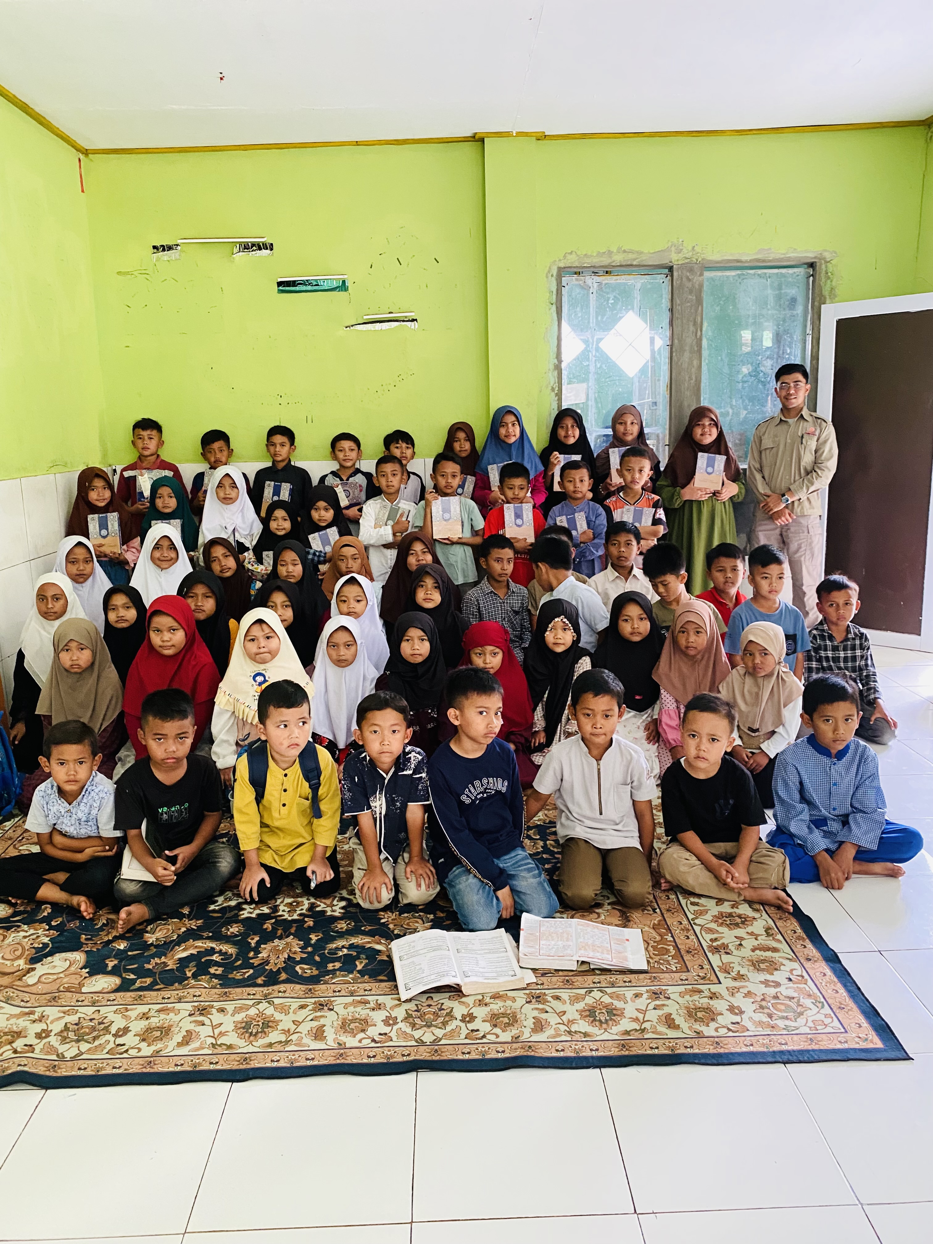 Dokumentasi Serah Terima Penyaluran Wakaf Al-Qur'an Santri Pelosok